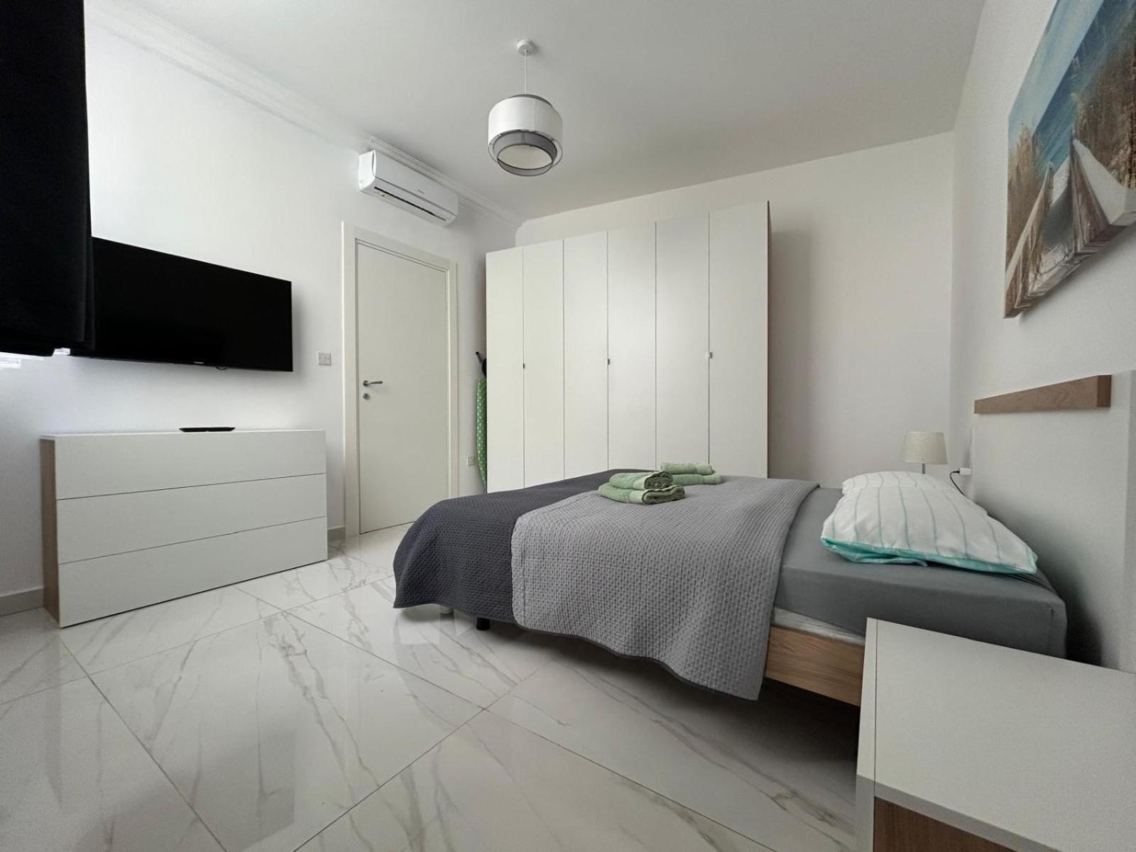 Exceptional 3-Bedroom Apartment, Sliema - Tigne Point! Экстерьер фото